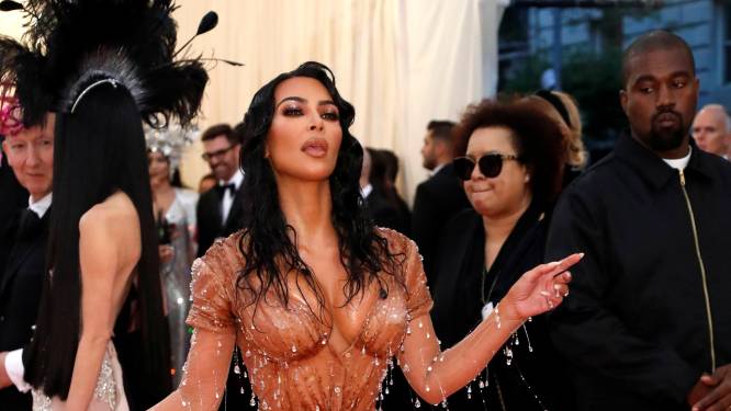 Wespentaille van Kim Kardashian opnieuw onder vuur: “Foute boodschap voor de jonge generatie”