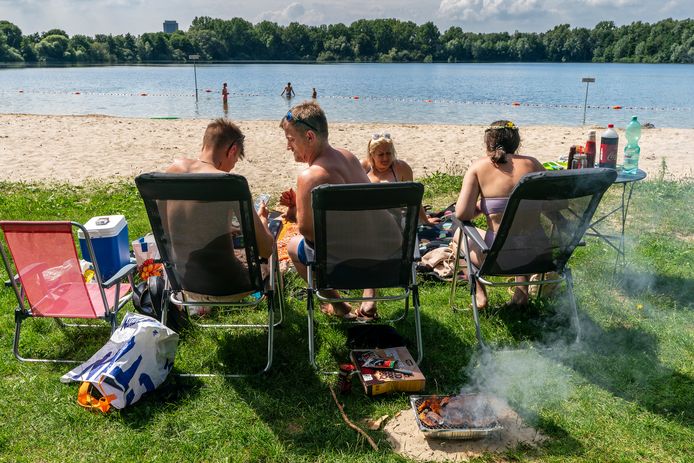 Zwemmen en barbecueën aan het Dungens Gat.