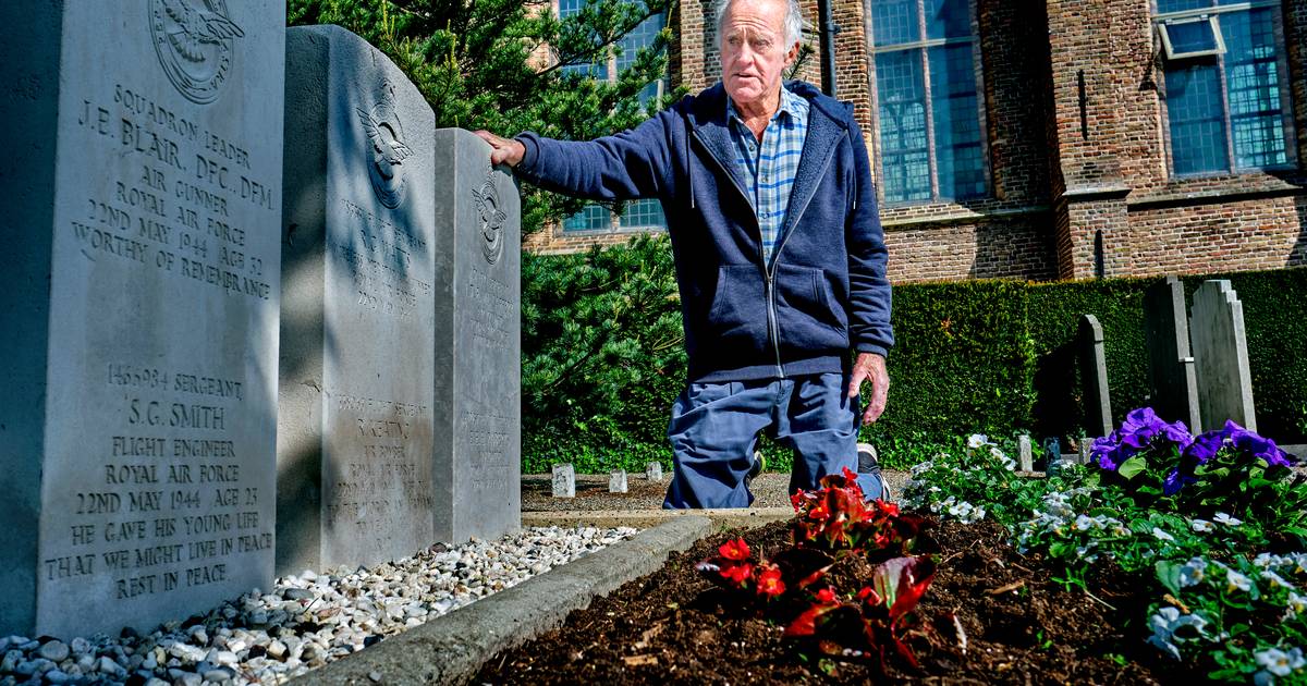 Brian Watts (90) eert zijn in 1944 doodgeschoten broer in Molenaarsgraaf: ‘Ik herinner me hem nog he