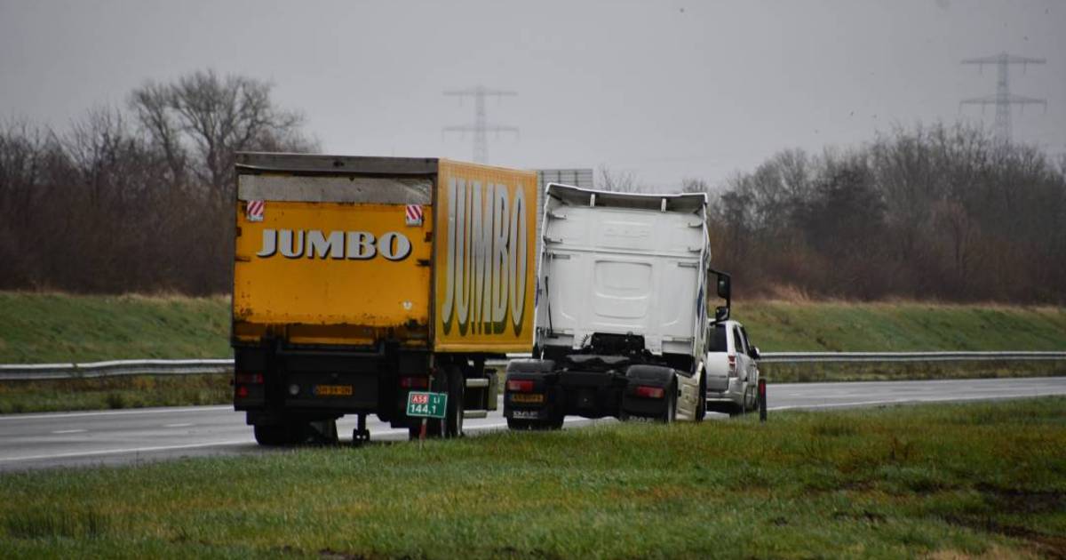 A58 dicht nadat meerdere voertuigen in botsing komen bij Kapelle.