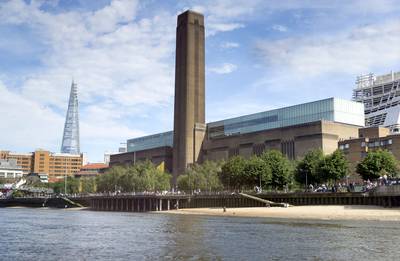Tiener duwt 6-jarig jongetje van tiende verdieping museum Tate Modern in Londen