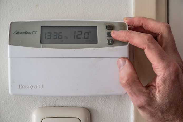 Een huis moet je minimaal verwarmen tot 12 graden, adviseert Milieu Centraal.