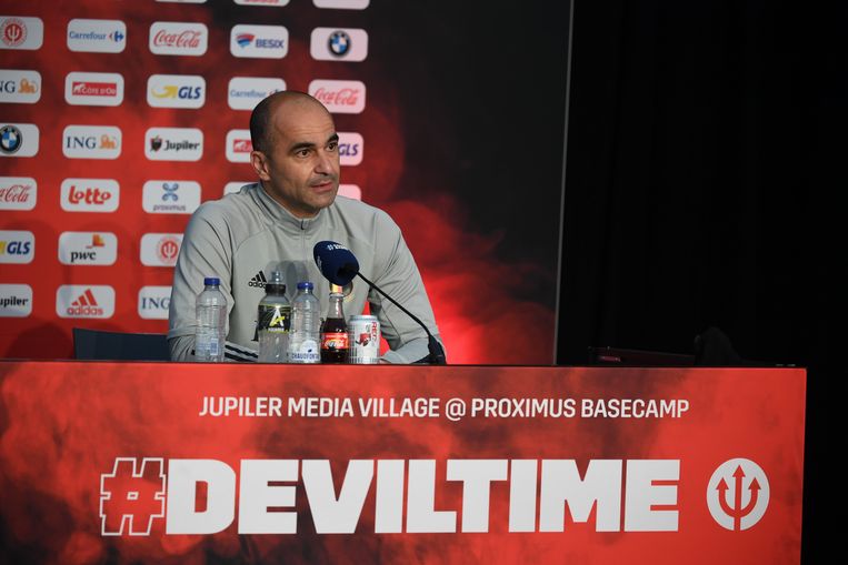 Bondscoach Roberto Martínez tijdens een persconferentie. ‘Deviltime’ is Belgiës supporterslied voor het EK, dat vrijdag van start gaat.  Beeld Photo News
