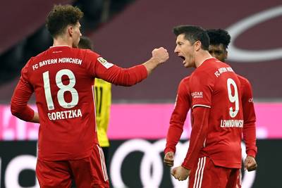 Van 0-2 naar 4-2! Bayern keert situatie dankzij hattrick Lewandowski helemaal om in topper tegen Dortmund