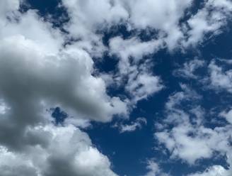 WEERBERICHT. Kans op een blauwe lucht met enkele wolkenvelden vanochtend in Leuven