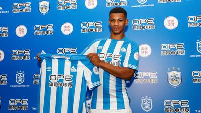 Bacuna van Groningen naar Huddersfield: 'Dit is een toptransfer'