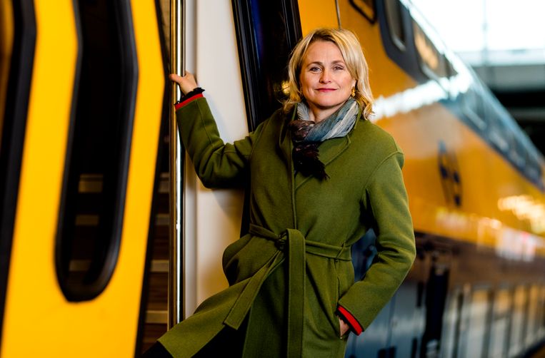 Marjan Rintel, de aanstaand president-directeur van de Nederlandse Spoorwegen, wil reizigers verleiden over te stappen van het vliegtuig naar de trein voor kortere afstanden.  Beeld Marco de Swart