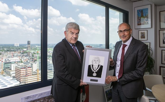 Burgemeester Jan van Zanen wint de Duidelijketaalprijs 2018.