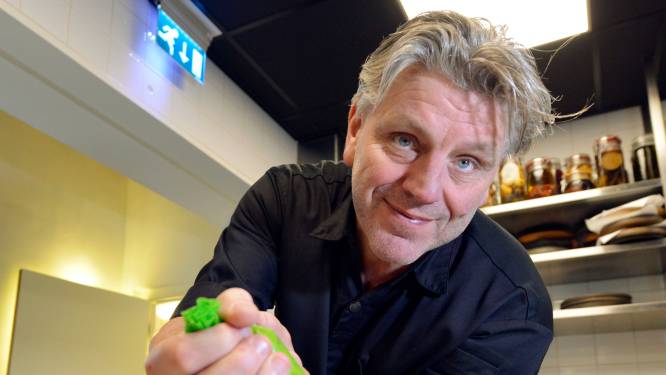 Chefkok Jonnie Boer zet illegale afvoerpijp op dak monumentale brasserie