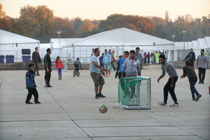 Noodopvang op Heumensoord in 2015, destijds voor Syrische en Eritrese vluchtelingen. Nu wordt het kamp opgebouwd voor de opvang van Afghaanse vluchtelingen.
