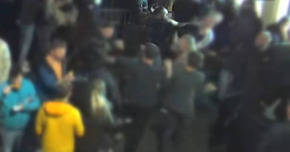 In de rij voor de snackbar in Zwolle en dan gaat het mis vechtersbazen