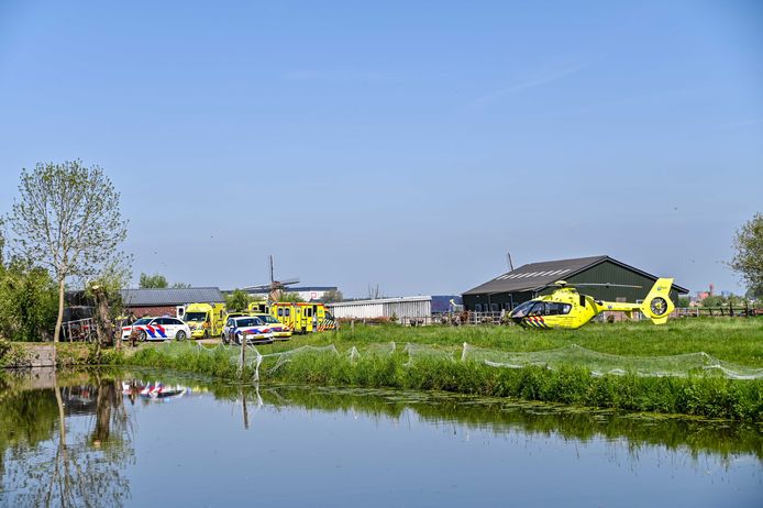 Hulpdiensten bij de Molensingel in Alblasserdam.