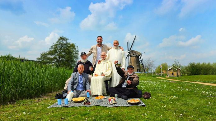 De maker van de tv-serie Jalal Bouzamour me de vijf Mocronado's