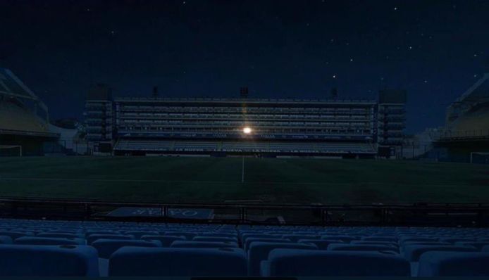 La Bombonera gisteravond: alleen in de loge van Diego Maradona brandde er licht.