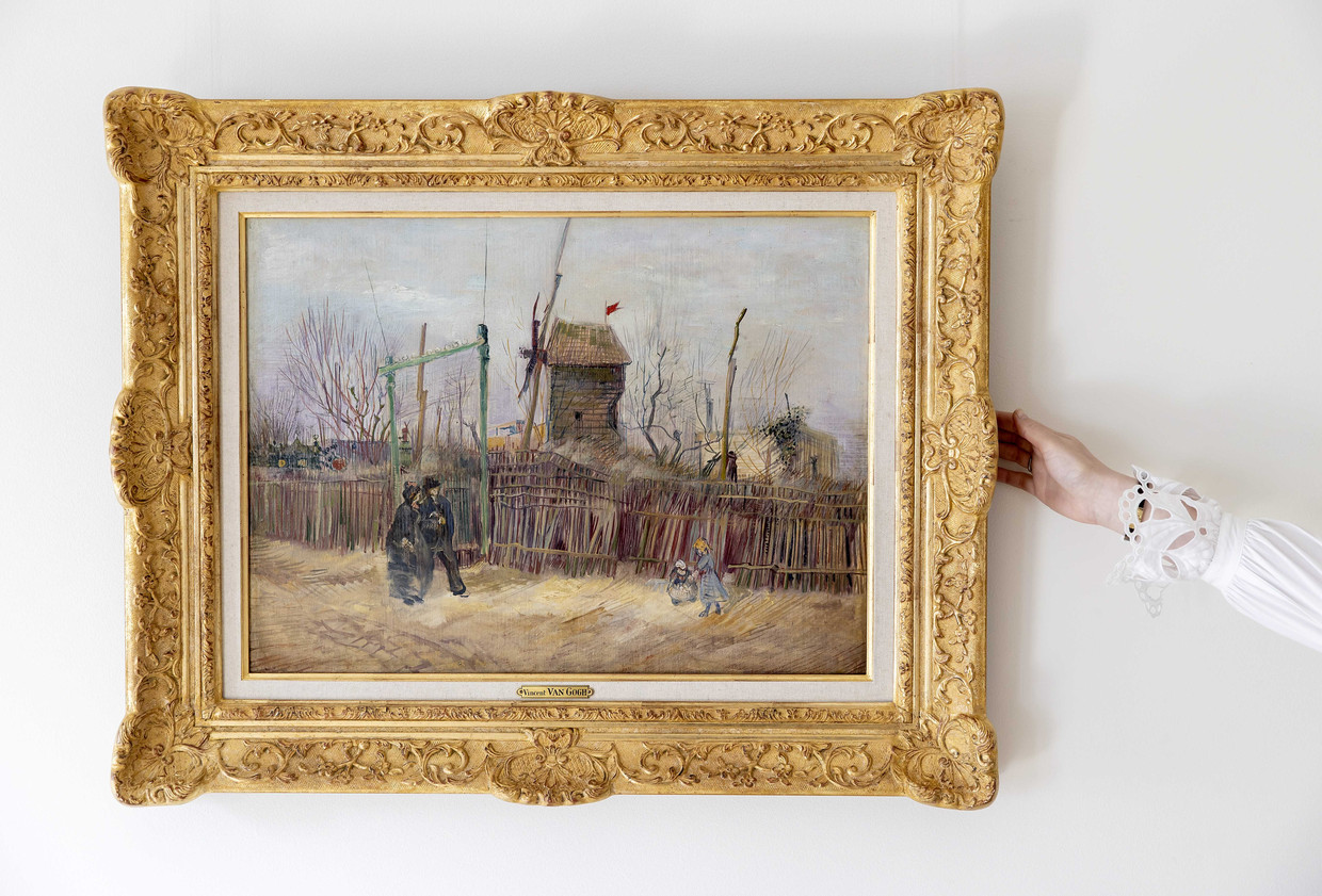 ‘Scène de rue à Montmartre’ (Straatbeeld in Montmartre) van Vincent van Gogh bij veilinghuis Sotheby’s in Parijs.  Beeld ANP