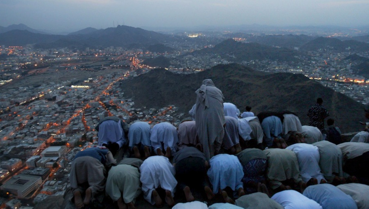 Pelgrims bidden naar Mekka in Saudi-Arabië. Beeld epa