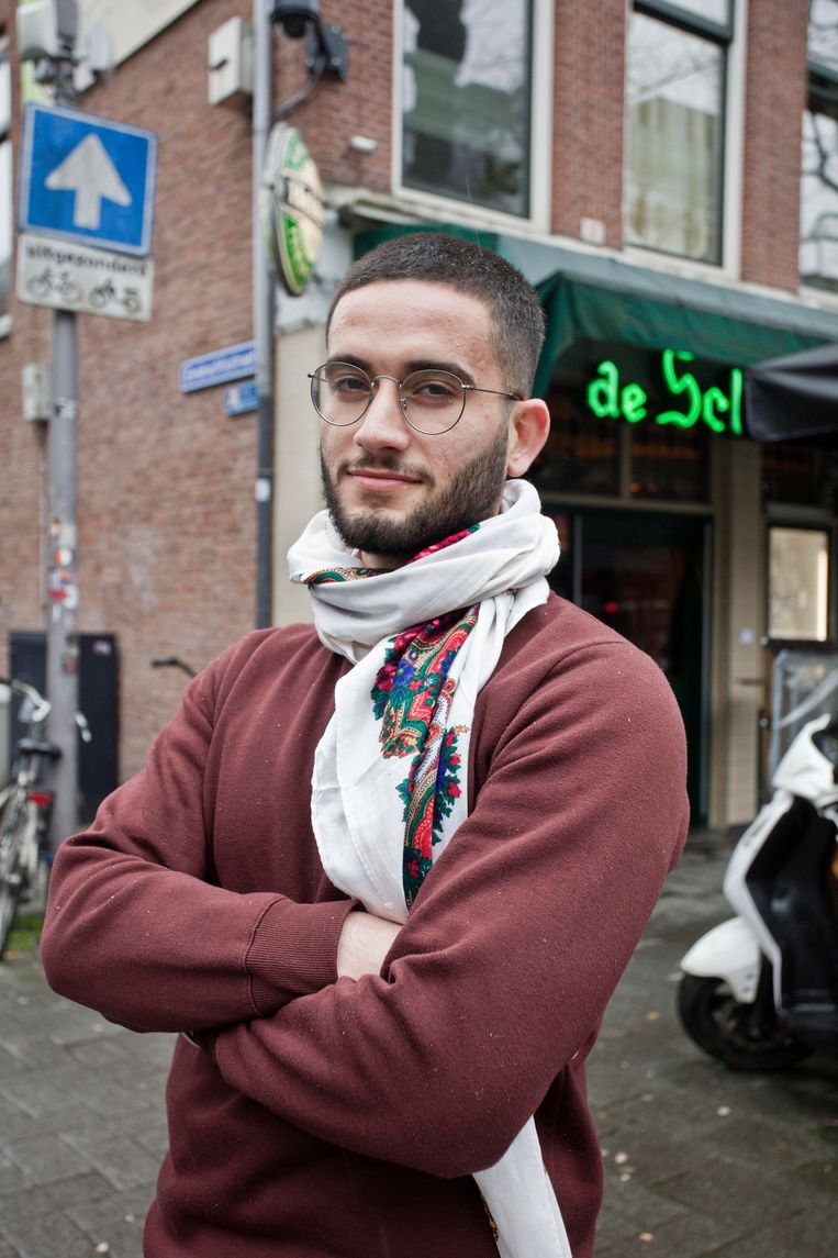 Rosh Ali (18) studeert mechatronica. ‘Toen Feyenoord van Ajax verloor was ik heel gefrustreerd. Ik moest echt tegen mezelf zeggen: joh, doe eens rustig aan.’ Beeld Otto Snoek