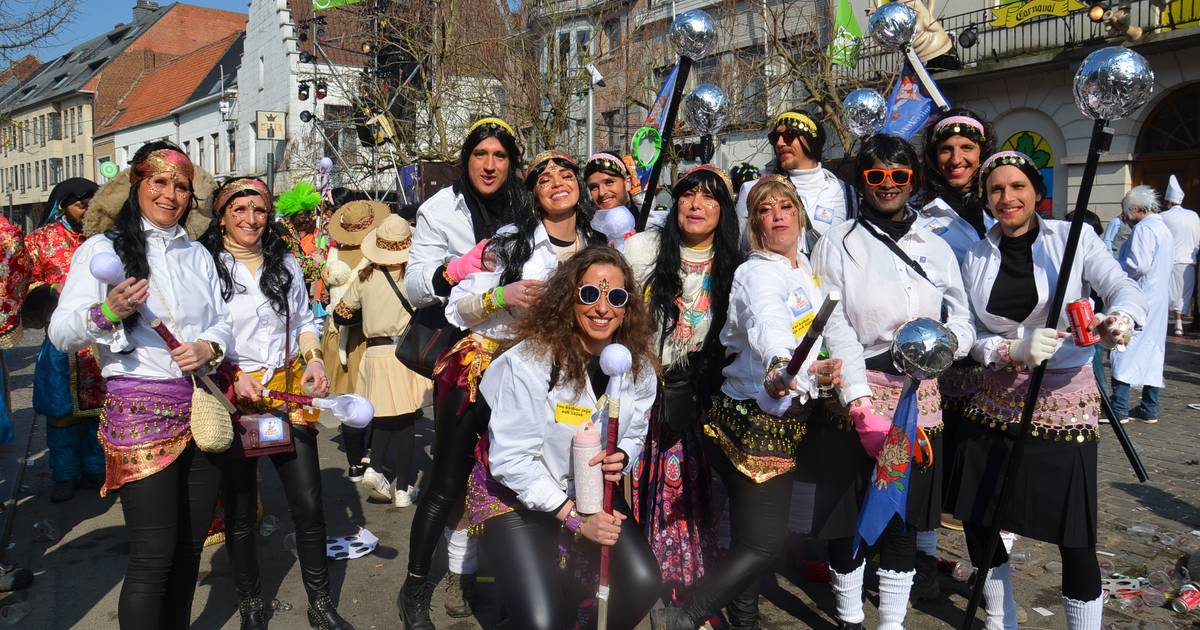 FOTOREEKS. Carnaval Ninove 2022 in beeld Feest aan oudstadhuis