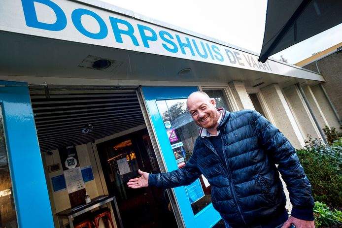 Dorpshuis De Vaart mag voorlopig open blijven en daar is Marcel Pronk heel blij mee.