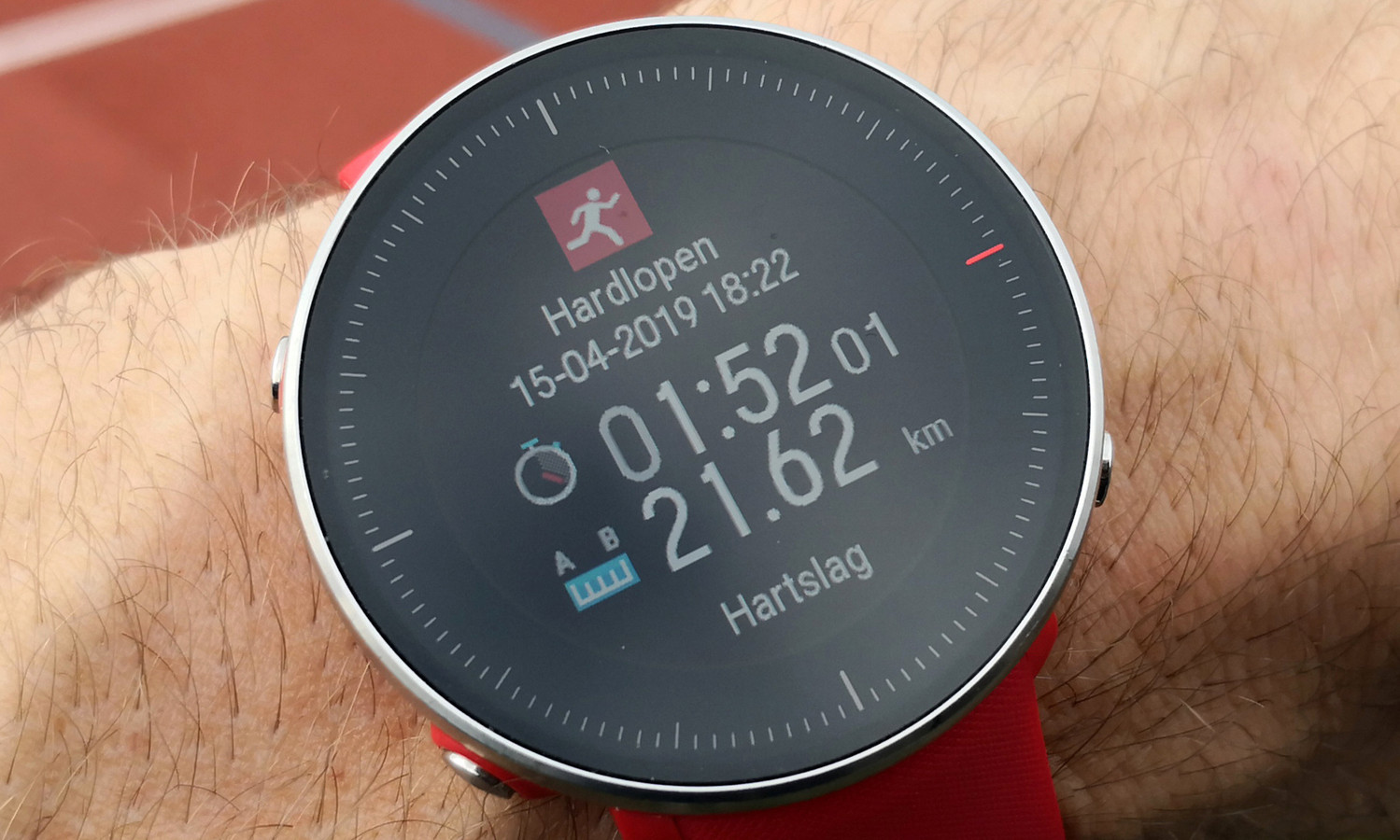 Slim horloge van Polar: geen smartwatch, wel geschikt voor sporter | Foto | AD.nl