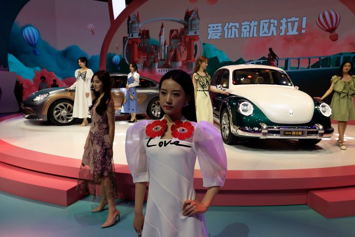 In de Chinese auto-industrie zijn ze meesters in het kopiëren. Zo is bij deze nieuwe auto van het merk Ora wel heel nadrukkelijk gekeken naar de klassieke VW Kever.