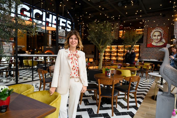 NET OPEN. Turkse toponderneemster Gamze (55) opent restaurant BigChefs aan  Rooseveltplaats: “Combinatie van Turkse en Belgische keuken” | Antwerpen |  pzc.nl