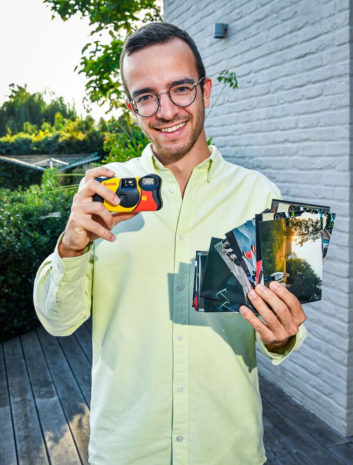 Student Andreas Durinck (23) is helemaal mee: "Ik koop elke week een toestelletje. Ik hou echt van dat nostalgische."