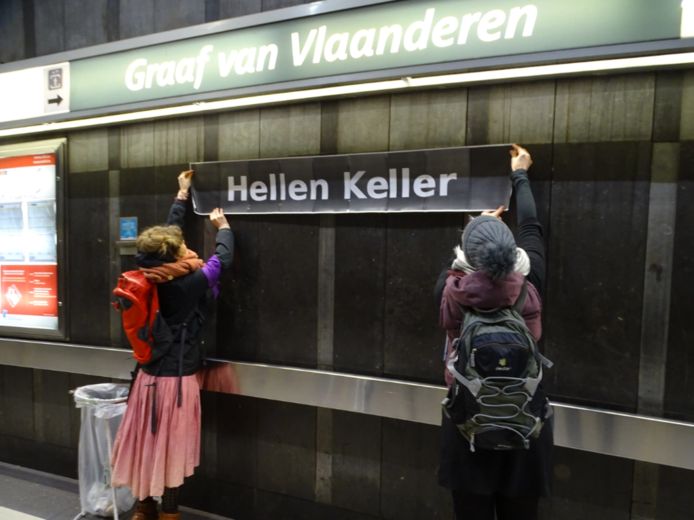 Action de féminisation des stations de métro bruxellois du collectif "Noms peut-être", en mars 2019.