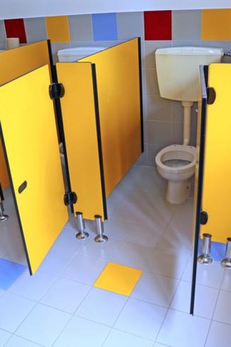 7 enfants sur 10 n’osent pas aller aux toilettes à l’école