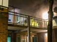 De brandweer bluste de brand via het raam. Er was sprake van veel rookontwikkeling.