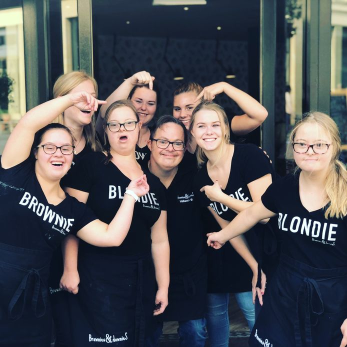 Politiedroom van ‘kleine grote vent’ komt uit in Almelo & Brownies