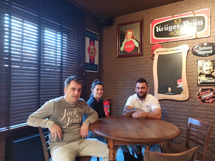 Nicholas, Valerie en Maxim Sanmodesto in het nieuwe interieur.