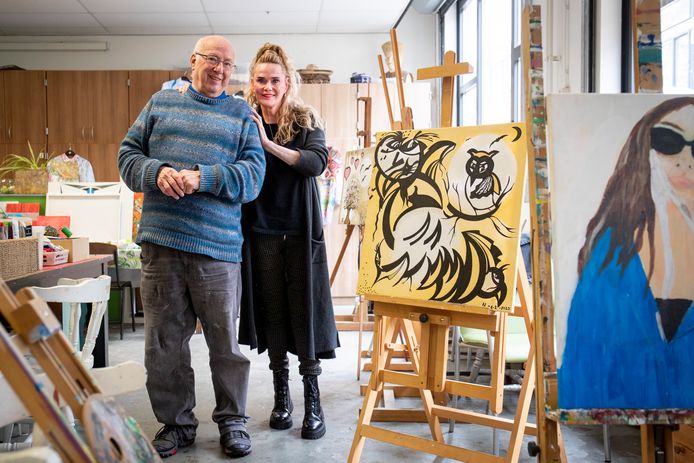 Deelnemers Chris Janssen (81) en Sonja van Lang (59). In het project ‘Nacht Wacht’ werken creatievelingen alle lagen van Eindhoven mee aan een expo in het Van Abbe over de nacht. Vandaag is de feestelijke opening van expositie ‘De Nacht Wacht’ in het Van Abbemuseum.