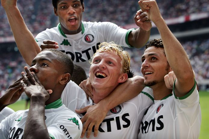 Onder anderen Salomon Kalou en Dirk Kuyt vieren de laatste zege van Feyenoord in de Arena.