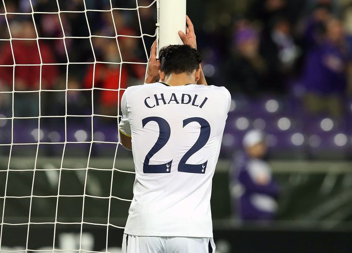 Nacer Chadli baalt na de uitschakeling door Fiorentina.