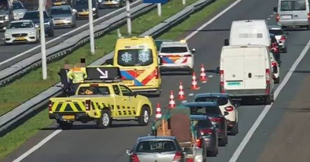 Ongeluk op A58 in de spits: dichte rijstrook bij Oirschot zorgt bijna anderhalf uur lang voor grote vertraging.