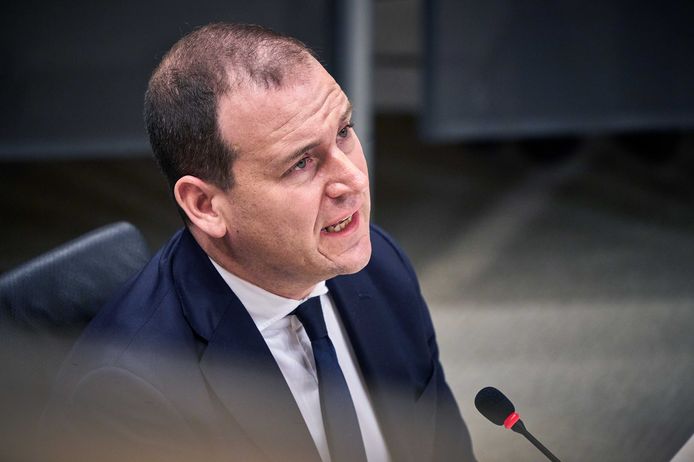 PvdA-leider Asscher bij zijn verhoor door de parlementaire commissie die onderzoek deed naar de toeslagenaffaire.