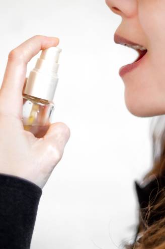 Last van een slechte adem? “Mondwater werkt kortstondig en maskeert alleen maar de echte problemen, zoals tongbeslag”