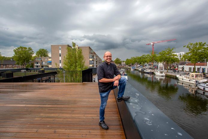RAK-eigenaar  Giel van Schaaijk wil op het dek van het uitzichtpunt uitbreiden.