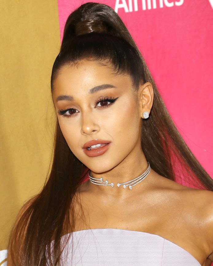 Ariana Grande Hangt Toerist Uit Bij Zaanse Schans Op Verjaardagskiekje Voor Echtgenoot Show Ad Nl