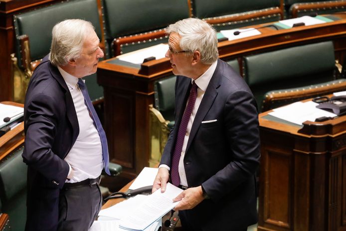 Minister van Pensioenen Daniel Bacquelaine (MR) en minister van Werk, Economie en Consumentenzaken Kris Peeters (CD&V).