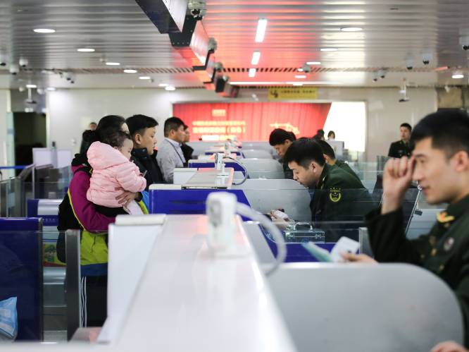 China rangschikt alle inwoners: wie slecht scoort, mag trein of vliegtuig niet meer op (en dat is nog maar het begin)