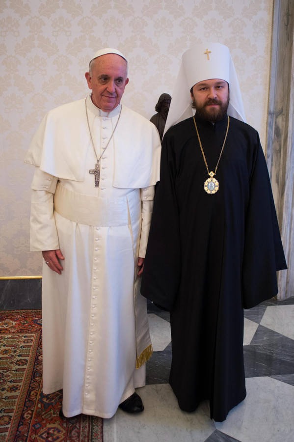 Metropoliet Hilarion tijdens een ontmoeting met de paus.