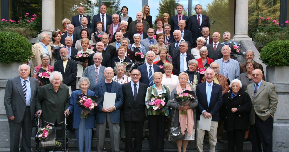 Huwelijksjubilarissen ontvangen op gemeentehuis Brasschaat hln.be