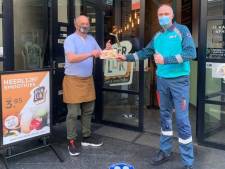 Ambulanceverpleegkundige koopt van zijn zorgbonus honderd tosti’s