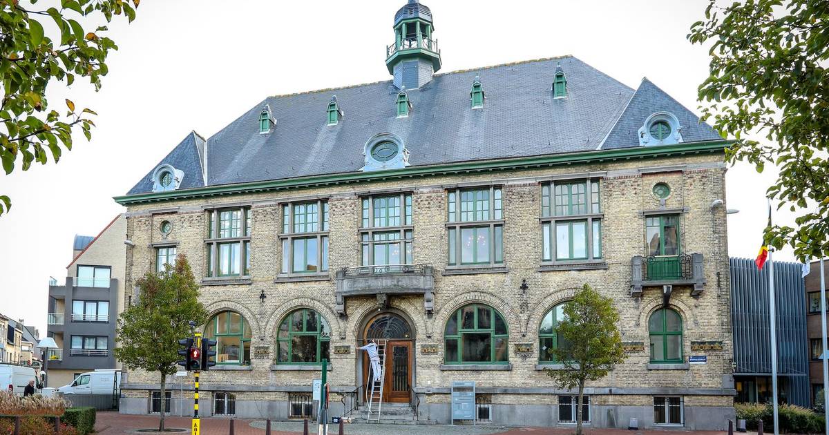 Oudgemeentehuis krijgt zijn groen tintje terug Middelkerke hln.be