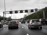 Drukke ochtendspits op A15 en A12 door ongeluk en gevallen glasplaat