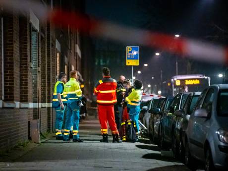 Politie vindt doodgestoken vrouw in Rotterdamse woning, man aangehouden