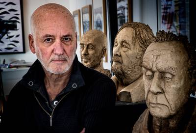 Astenaar Jos Wigman boetseert portretten van vrienden en bekenden: ‘Wie is iemand nu werkelijk?’