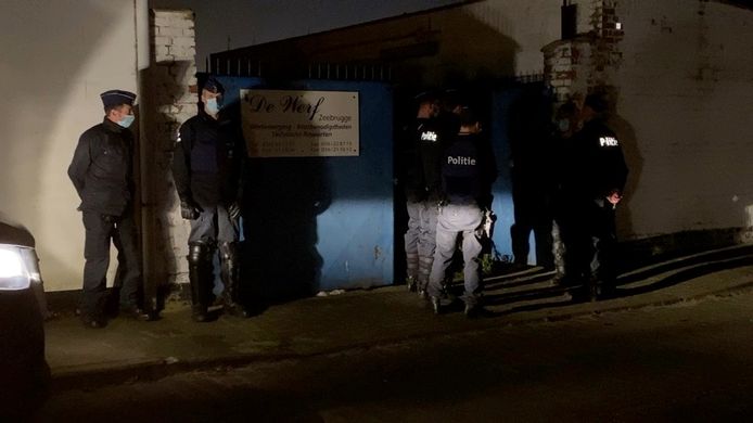 Bij de actie van de politie in Zeebrugge werden 40 politiemensen ingezet: ze controleerden op alle vermoedelijke schuilplaatsen en omgeving